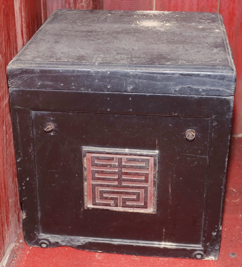DĐK.010 - Hòm áo