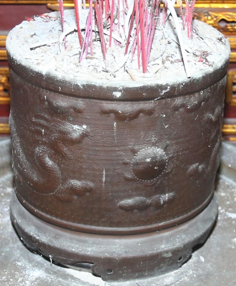 QĐK.052 - Bát hương
