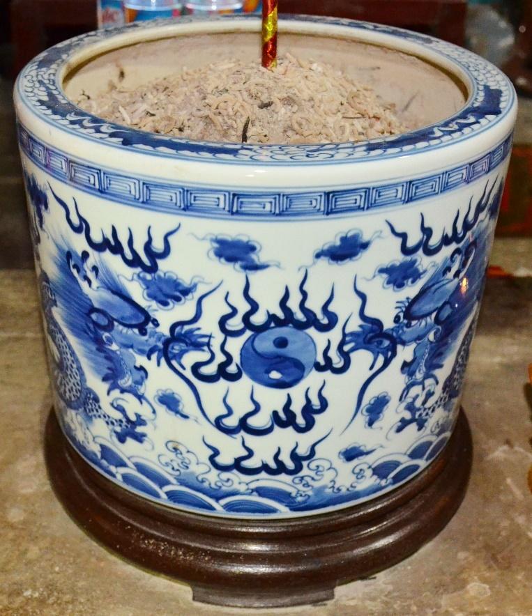 CHG.185 - Bát hương