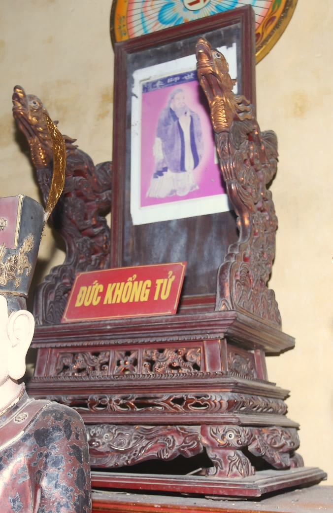 ĐVH.001 - Ngai thờ